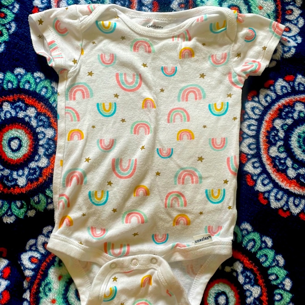 Gerber onesie 3-6 mth Rainbows and Stars Pattern
